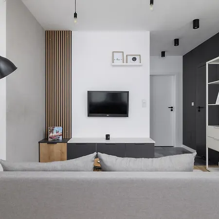 Elegant In Cracow With Balcony, Parking And Desk By Renters アパート *