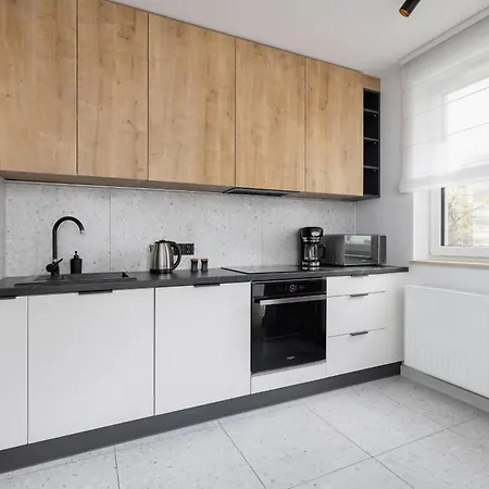 Elegant In Cracow With Balcony, Parking And Desk By Renters Apartment