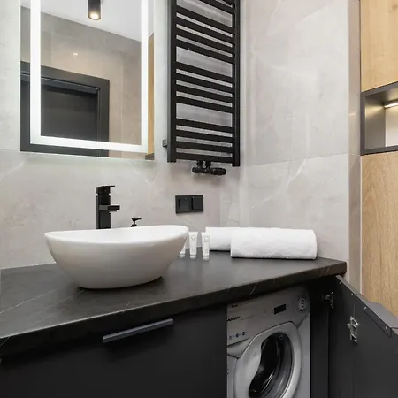 דירה Elegant In Cracow With Balcony, Parking And Desk By Renters