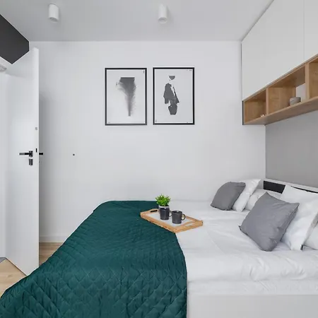 Elegant In Cracow With Balcony, Parking And Desk By Renters *