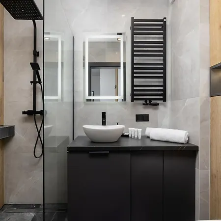 Elegant In Cracow With Balcony, Parking And Desk By Renters *