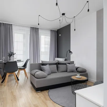 아파트 Elegant In Cracow With Balcony, Parking And Desk By Renters